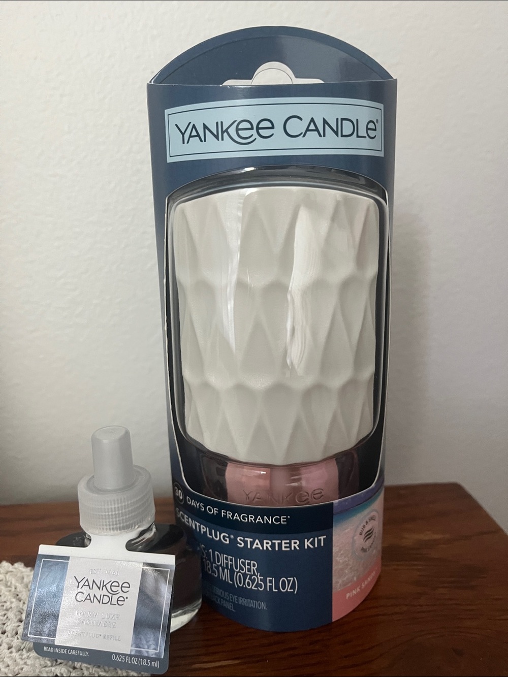 Yankee Candle: White Ceramic Plug-In Diffuser with Rose Gold Accent